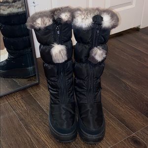 Pajar snow boots with Pom Pom zipper